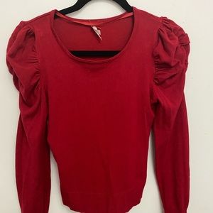 Long sleeved puffy shoulder top